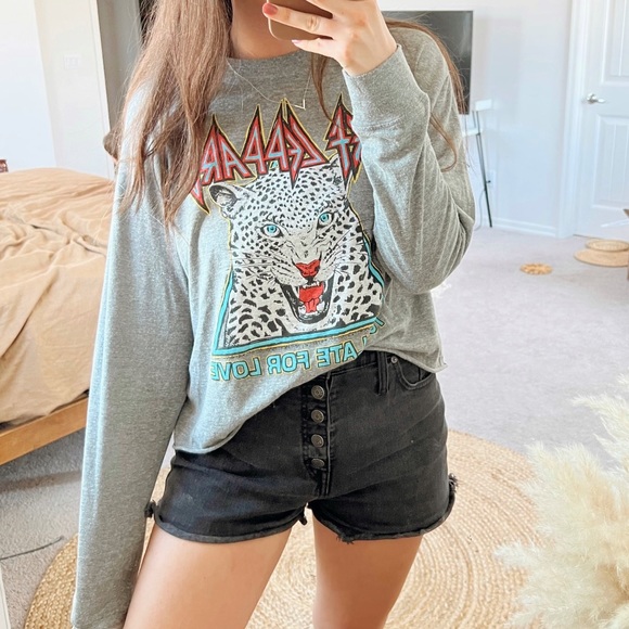 Daydreamer Tops - Daydreamer Def Leppard Band Long Sleeve Graphic Tee